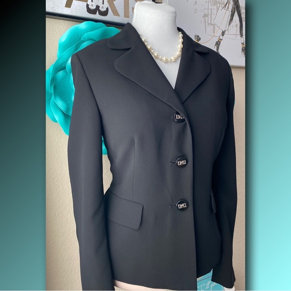 Jones Studio Separates Black Single Breasted Three Button Blazer/Jacket
Size 12 - Picture 8 of 10